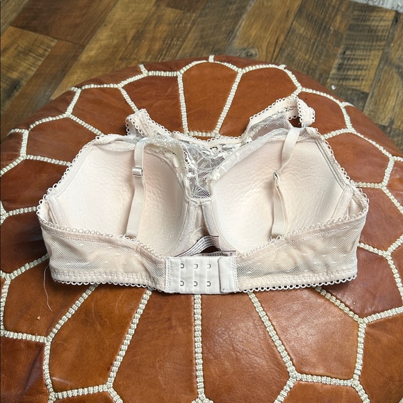 Victoria's Secret Lace Bra in Cream - Picture 4 of 7